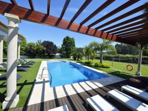 a swimming pool with a wooden pergola and a swimming poolvisor at Tasteful Braga Villa 4 Bedrooms Villa Helena Private Pool & Close To Amenities Esposende in Esposende