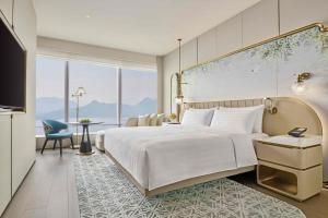 Voodi või voodid majutusasutuse Shangri-La Nanshan, Shenzhen, Stay for 2 consecutive nights and enjoy breakfast toas