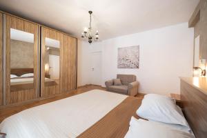Postel nebo postele na pokoji v ubytování Apartments Škara