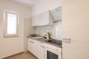 Kuchyň nebo kuchyňský kout v ubytování Apartments Škara