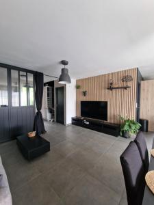 a living room with a couch and a television at Villa en Provence - Sisteron in Sisteron