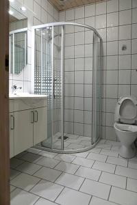Bilik mandi di Hotel Klim Bjerg
