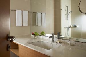 Bilik mandi di Rolling Hills Hotel