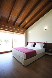 Postel nebo postele na pokoji v ubytování Villa Serenidade 3 Bedrooms Tennis Court Countryside Location