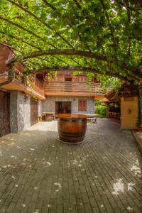a large wooden barrel sitting in the middle of a courtyard at Zidanica Krošelj in Raka