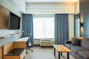 TV a/nebo společenská místnost v ubytování Quality Inn & Suites