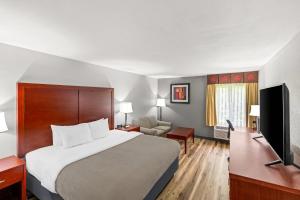 TV a/nebo společenská místnost v ubytování Quality Inn Richburg