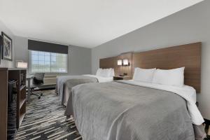 Postel nebo postele na pokoji v ubytování Quality Inn Chesterton near Indiana Dunes National Park I-94 + 23 fotografií