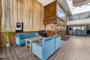 A seating area at Quality Inn