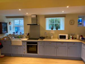 Dapur atau dapur kecil di Belle Vue House-Ukc4502