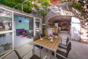 Patio nebo venkovní prostory v ubytování Fisherman's Guest house Galeb