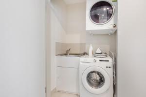 悉尼Modern 2BR with Sea and Sky View的相册照片