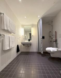 Ένα μπάνιο στο Best Western Plus Park City Lund