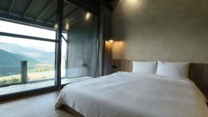 A bed or beds in a room at Zu Sin Garden B&B