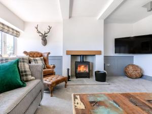 a living room with a couch and a fireplace at Clearview - Cottage in Barlow