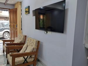 TV a/nebo společenská místnost v ubytování Monteiro Guesthouse