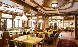a restaurant with tables and chairs in a room at Hotel Schweinsberg in Lennestadt