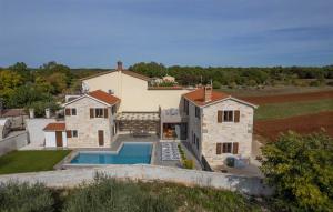 Πισίνα στο ή κοντά στο Villa Rova by Kompas Villas