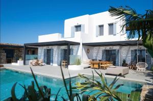 Swimmingpoolen hos eller tæt på KK Mykonos Village