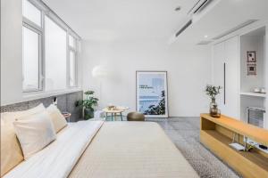 Postel nebo postele na pokoji v ubytování Chongqing Justom Family Apartment Hotel Jiaochangkou Branch
