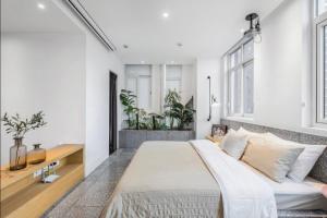 Postel nebo postele na pokoji v ubytování Chongqing Justom Family Apartment Hotel Jiaochangkou Branch