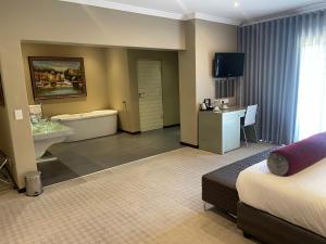 Ένα ή περισσότερα κρεβάτια σε δωμάτιο στο St Andrews Hotel and Spa