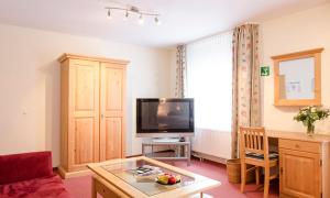 TV a/nebo společenská místnost v ubytování Hotel Schweinsberg