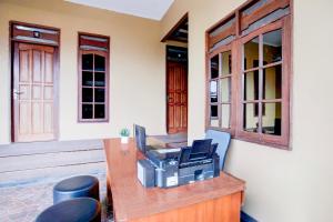 Χώρος καθιστικού στο Hotel O Balikpapan near Taman Beruang Madu formerly Palm Cafe Inn