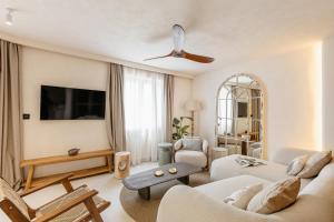 Μια τηλεόραση ή/και κέντρο ψυχαγωγίας στο Boutique Hotel & Spa Casa del Mare - Mediterraneo