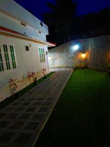 Κήπος έξω από το White Cloud Homestay Attappadi Jellippara +1 φωτογραφίες