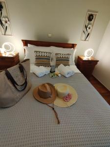 A bed or beds in a room at ISLAND Time Deluxe Apartment Downtown 3 floors