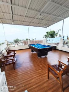 a pool table in the middle of a living room at Villa Putih O3 in Batu