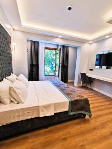 Postel nebo postele na pokoji v ubytování Luxx Garden Hotel