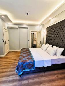 Postel nebo postele na pokoji v ubytování Luxx Garden Hotel