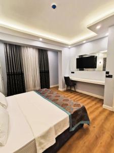 Postel nebo postele na pokoji v ubytování Luxx Garden Hotel