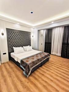 Postel nebo postele na pokoji v ubytování Luxx Garden Hotel