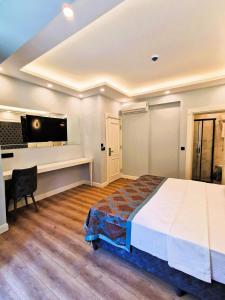 Postel nebo postele na pokoji v ubytování Luxx Garden Hotel