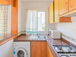 A kitchen or kitchenette at Lovely Apartment near Seabeach