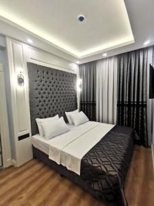 Postel nebo postele na pokoji v ubytování Luxx Garden Hotel