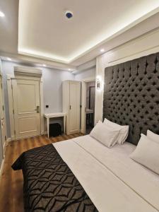 Postel nebo postele na pokoji v ubytování Luxx Garden Hotel