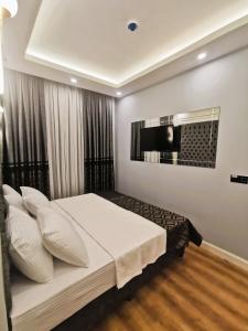 Postel nebo postele na pokoji v ubytování Luxx Garden Hotel