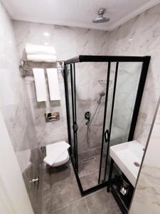 Koupelna v ubytování Luxx Garden Hotel