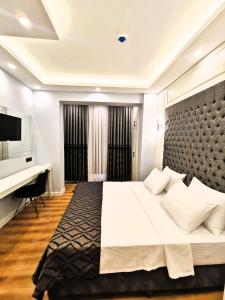Postel nebo postele na pokoji v ubytování Luxx Garden Hotel