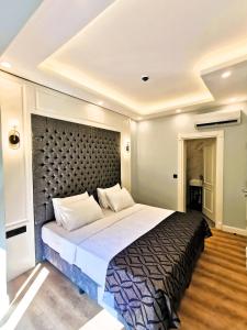 Postel nebo postele na pokoji v ubytování Luxx Garden Hotel