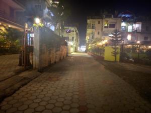 El barrio en el que está la posada o un barrio cercano