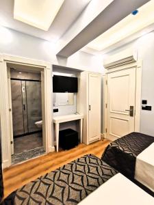 Postel nebo postele na pokoji v ubytování Luxx Garden Hotel