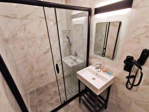 Koupelna v ubytování Luxx Garden Hotel