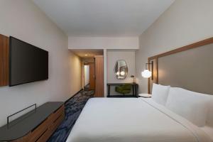 Postel nebo postele na pokoji v ubytování Fairfield Inn & Suites Austin Downtown