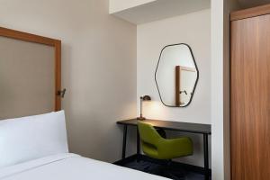 Postel nebo postele na pokoji v ubytování Fairfield Inn & Suites Austin Downtown