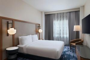Postel nebo postele na pokoji v ubytování Fairfield Inn & Suites Austin Downtown